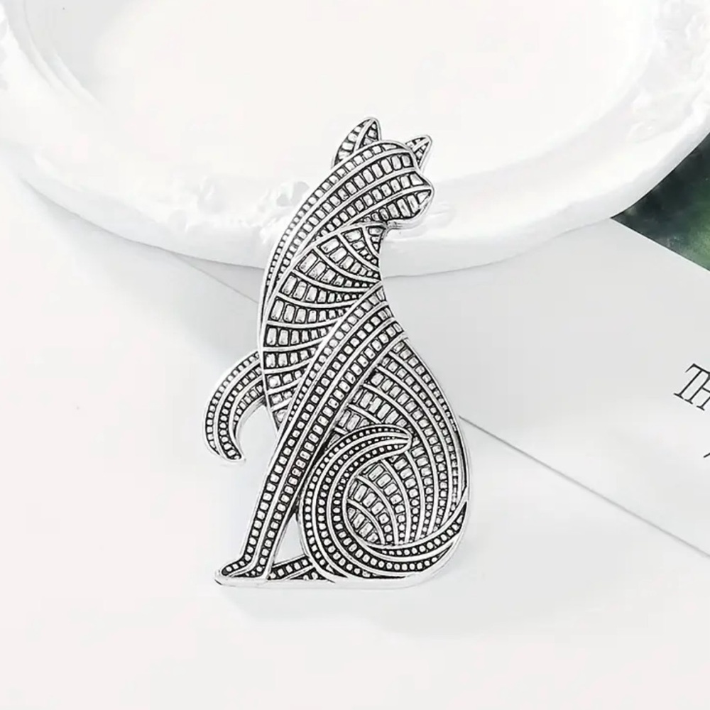 NWOT - Intricate SilverTone Cat Brooch